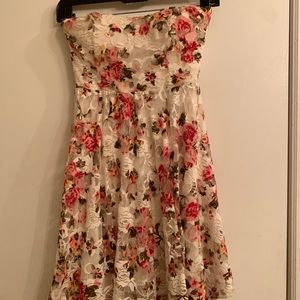 Floral Lace Backless Dress